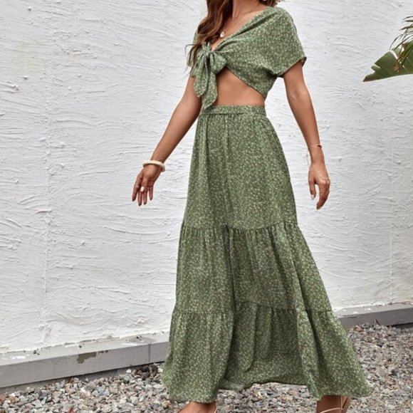 GYPSY STYLE Ditsy Floral Knot Front Crop Top With Skirt - Picture 2 of 9